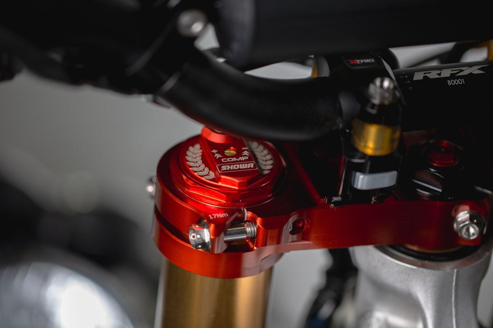 Detail of the fully adjustable A-Kit front fork